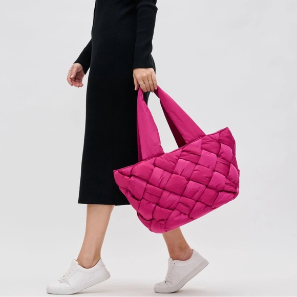 Sol and Selene intuition east west tote Magenta NWT - quilted puffer bag - Picture 2 of 7